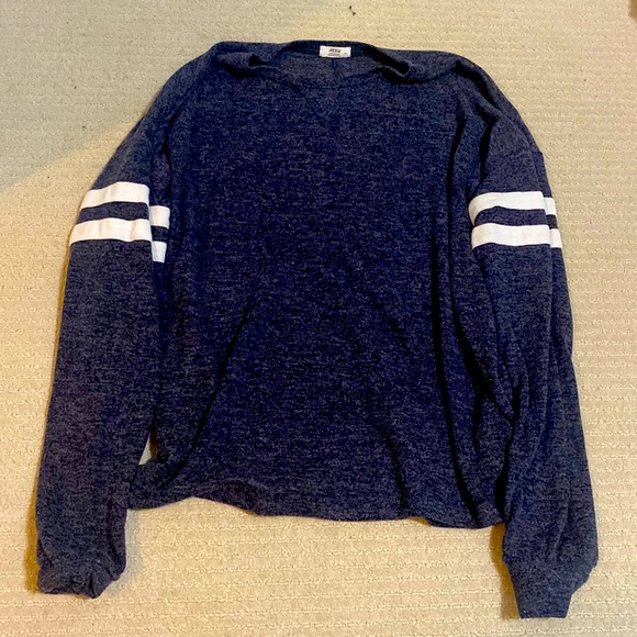 A dark blue long sleeve shirt - Picture 1 of 1